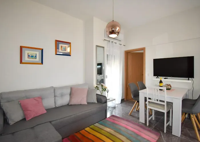 Apartment Yelena Rose West
