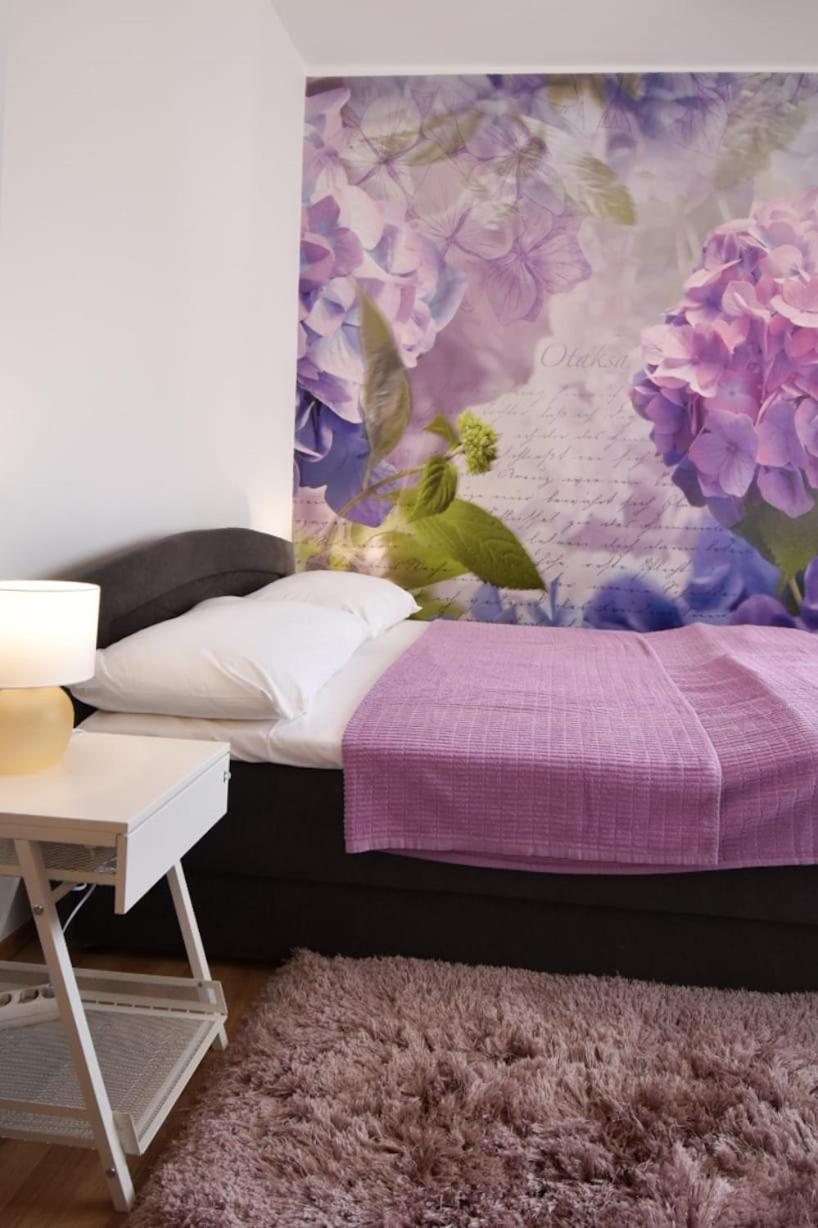 Apartment Yelena Rose West