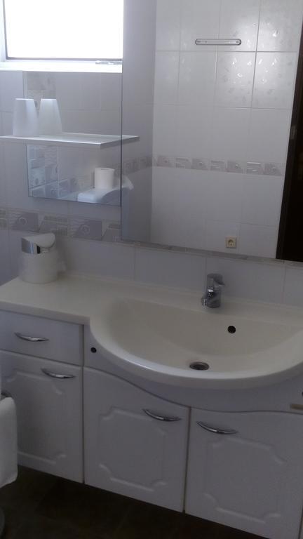 Apartment Yelena Rose West *
